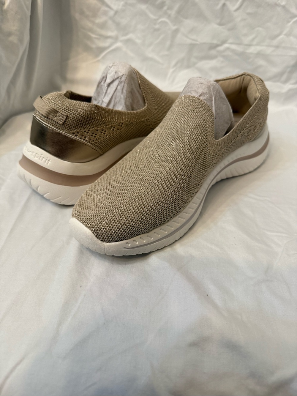 Easy Spirit Golda Slip-On Knit Sneakers. Size 8.5. NWB.